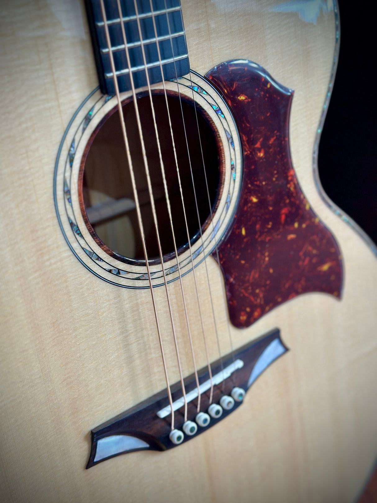 Bromo BAN7E Danali Series Jumbo akoestische gitaar sollid