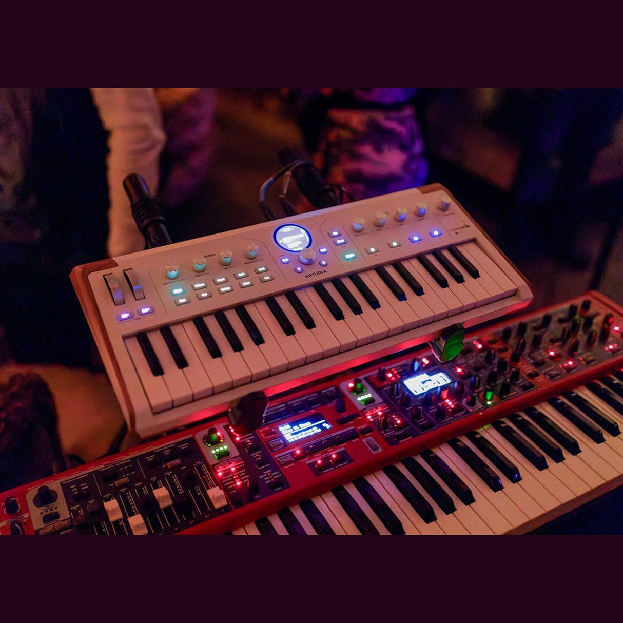 Arturia AstroLab 37 Stage-Keyboard mit 37 Tasten, Aftertouch und Standalone-Synthesizer-Engine