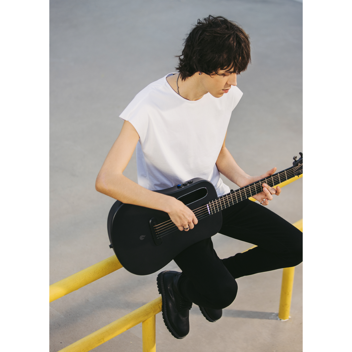 LAVA ME Air Carbon Space Black – Smart Gitaar met Airsonic Carbon Fiber & FreeBoost™ Technologie