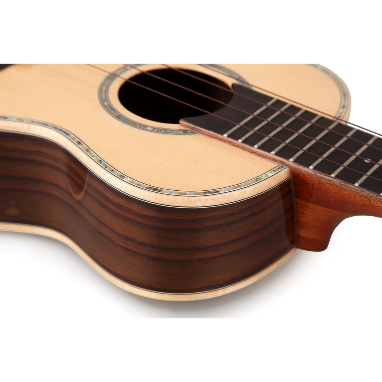 TOM 680 M Konzert-Ukulele, massive Fichte mit Walnuss- und Ahorn-Binding
