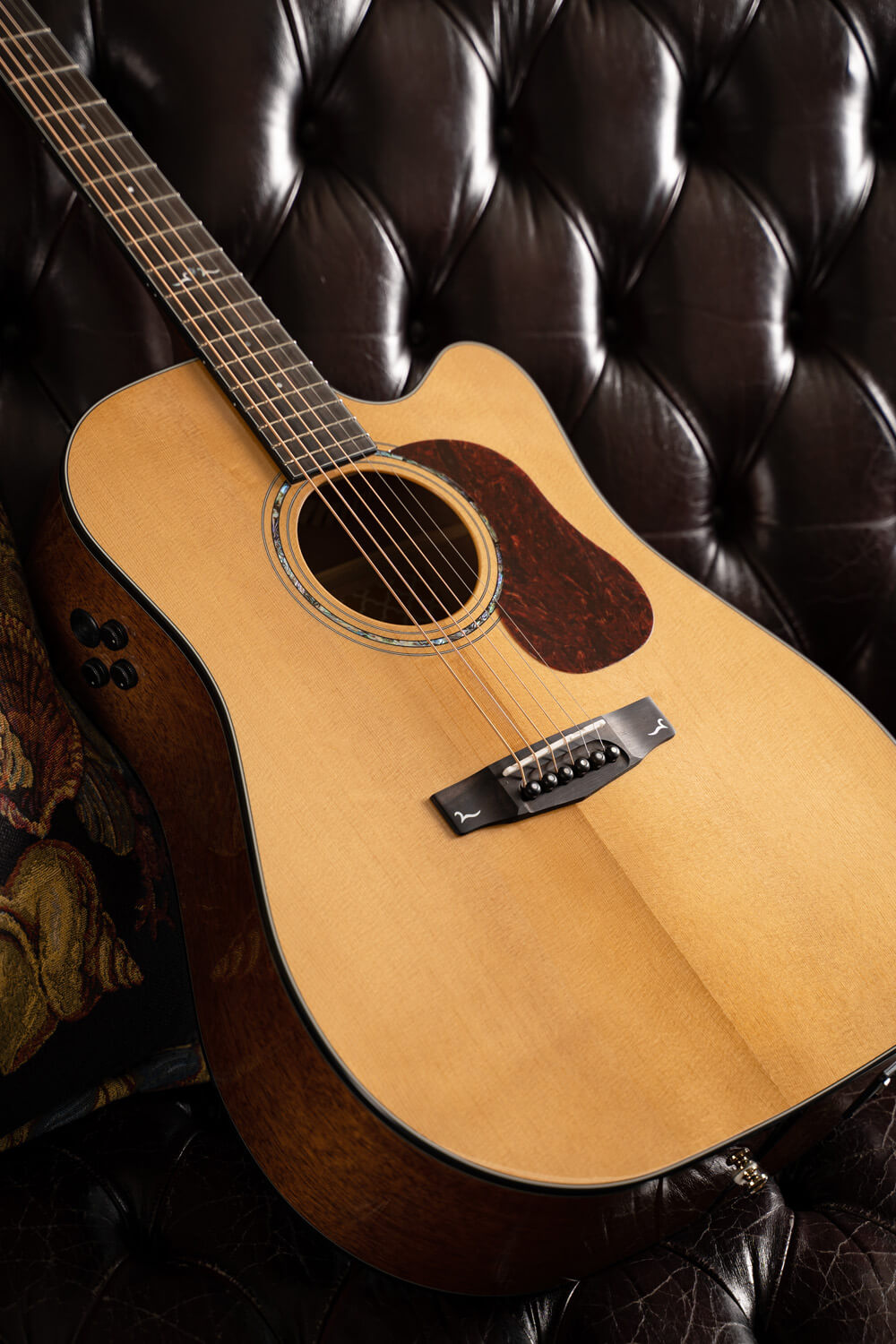 Cort Gold-DC6 – Massief Mahonie, Torrefied Sitka & Fishman Flex Blend