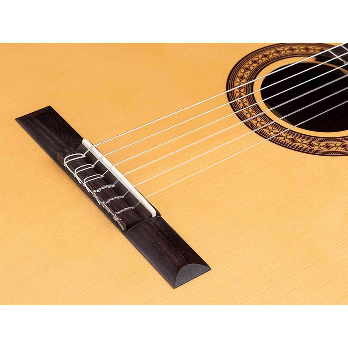 Salvador Cortez CS-32 – Klassieke gitaar met massief spruce bovenblad en palissander body