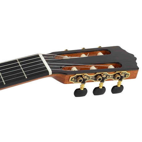 Salvador Cortez CC-140 – Klassieke gitaar met massief ceder bovenblad en driedelige palissander/esdoorn achterzijde