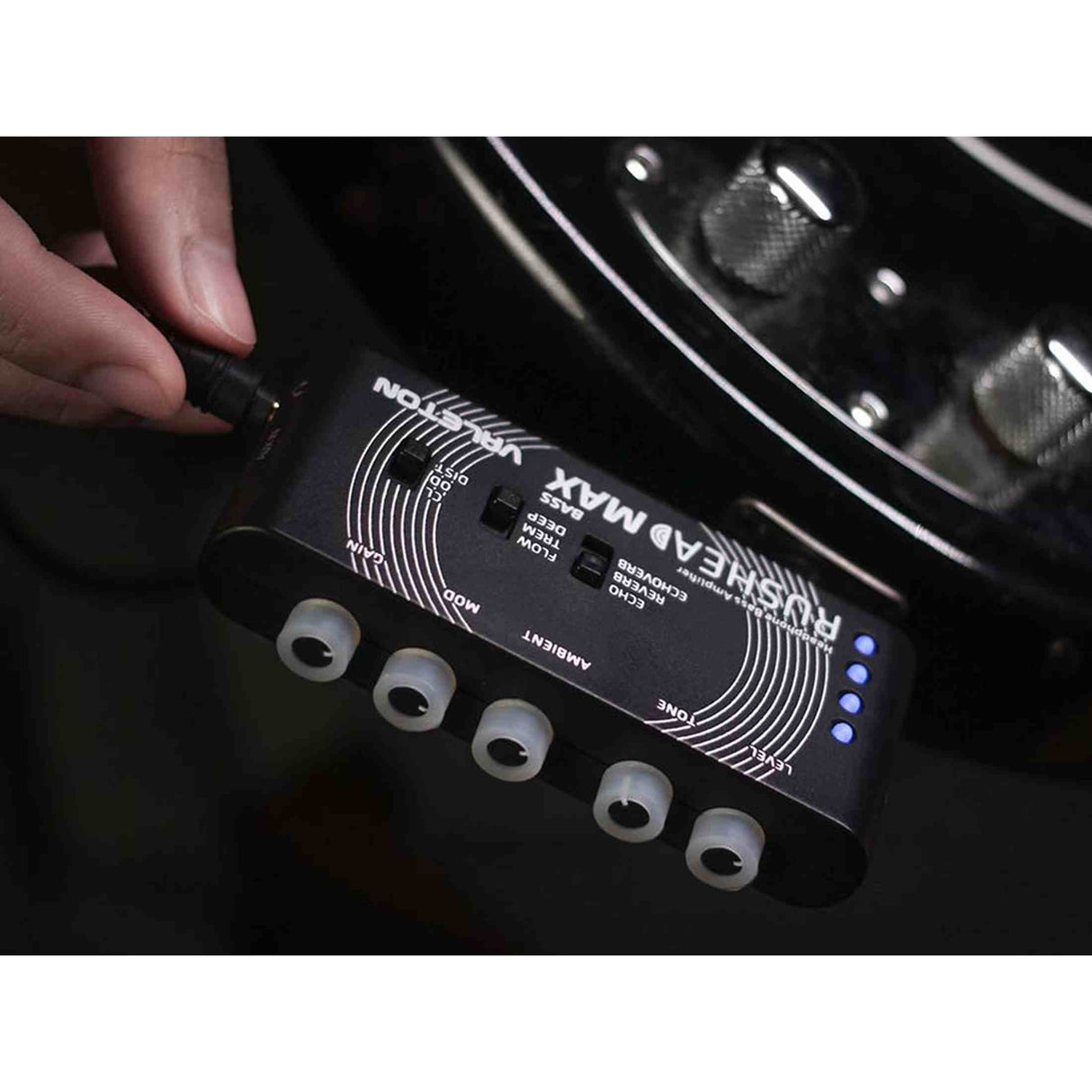 Valeton RH-101 Oplaadbare hoofdtelefoonversterker voor bas met drive, effecten en USB-oplaadfunctie