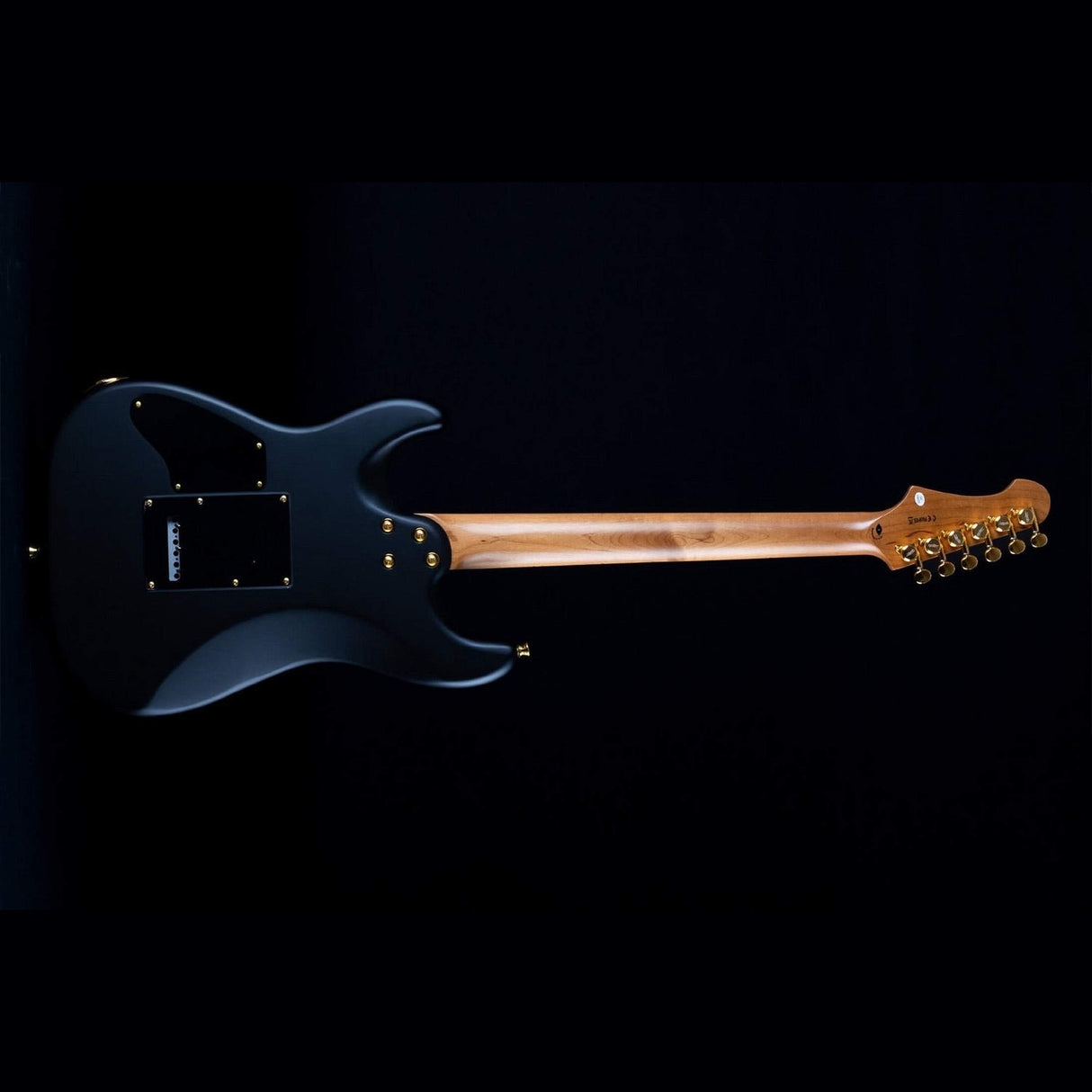 JET JS-700 MBK S-style Elektrische Gitaar HH Wilkinson Tremolo Roasted Maple Matt Zwart