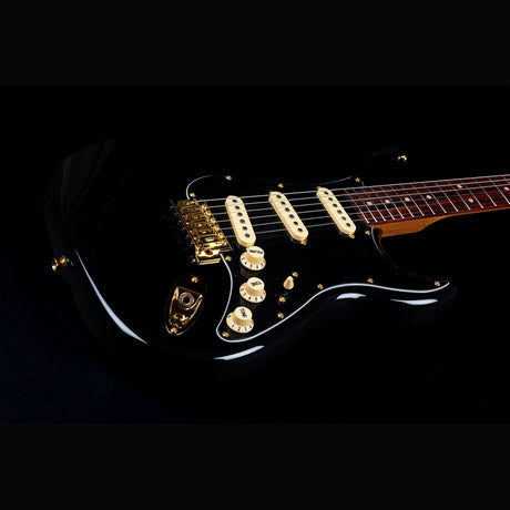 JET JS-380 BK G S-style Elektrische Gitaar SSS Alnico V Tremolo Goud Hardware Rosewood Toets Zwart