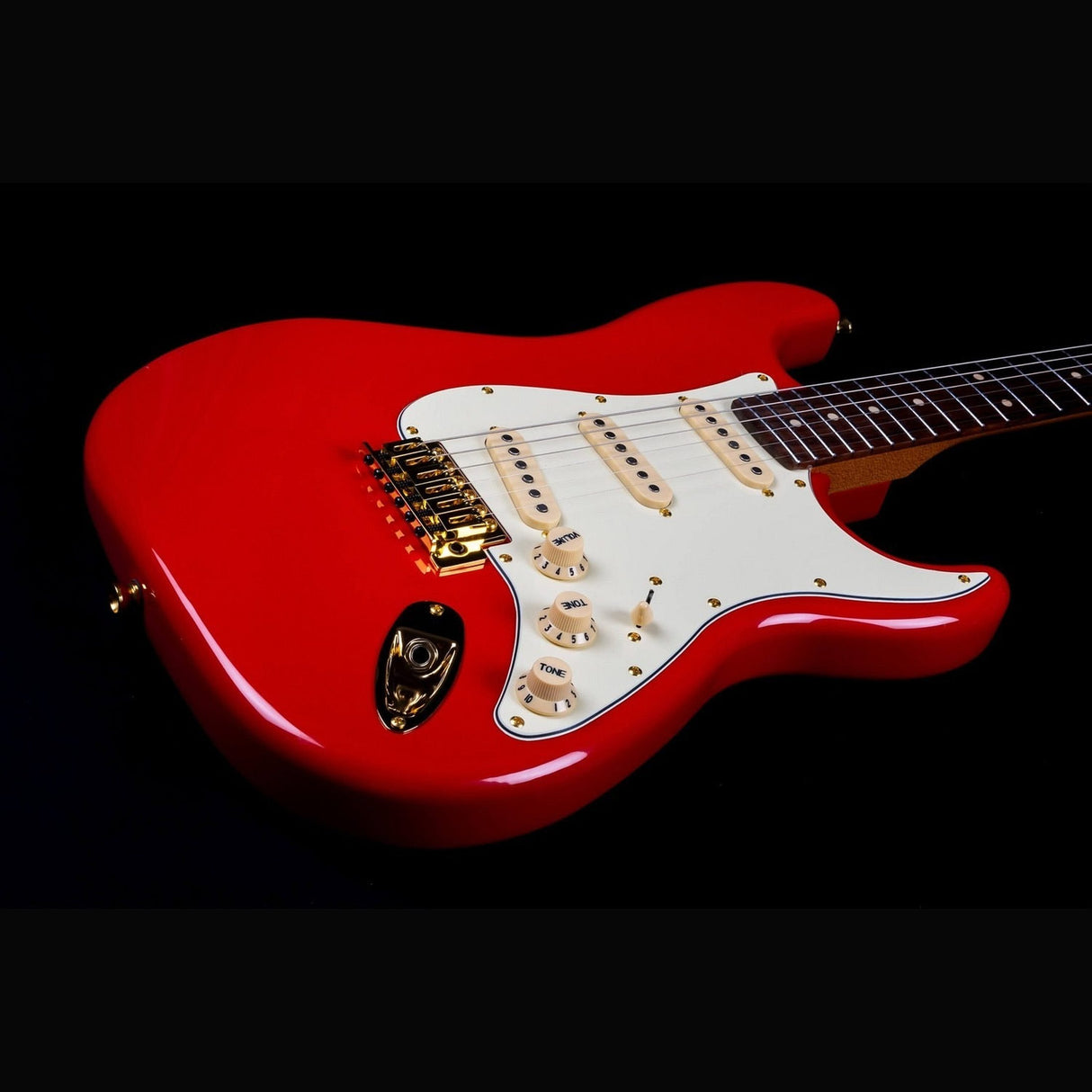 JET JS-380 RD G S-style Elektrische Gitaar SSS Alnico V Tremolo Goud Hardware Rosewood Toets Rood