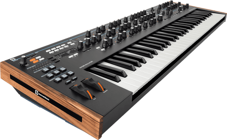 Novation Summit – 16-Stemmige Multitimbrale Synthesizer met 61-Toetsen