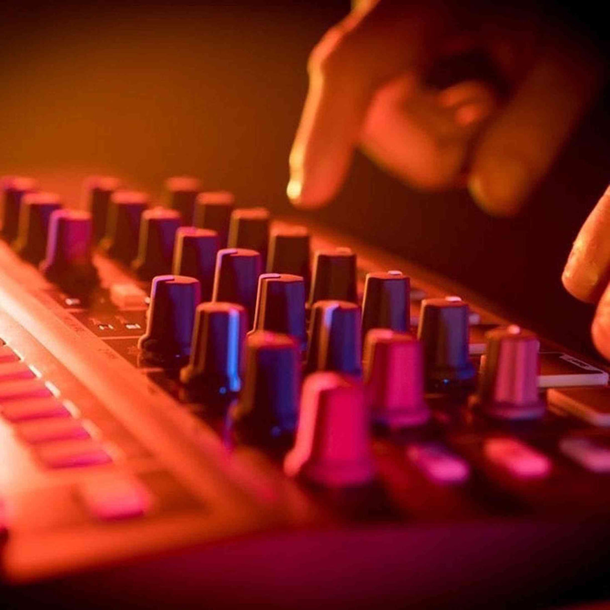 Arturia DrumBrute Impact – analoge drummachine, 10 klanken, step-sequencer en individuele uitgangen